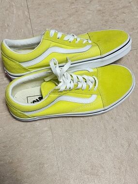 Vans Low Top Lace-Up Sneakers in Neon Yellow